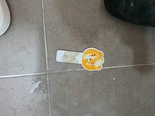 시흥동 하수구막힘 점검 후 배수 상태와 주변 바닥을 확인하는 과정